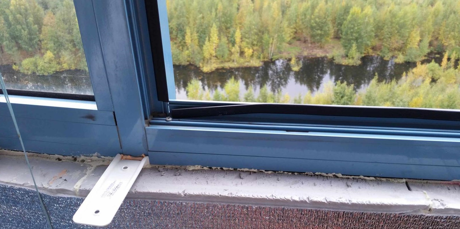 Запенить окна снаружи: Как правильно запенить пластиковое окно .