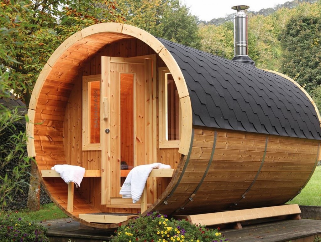 Деревянная баня в форме бочки