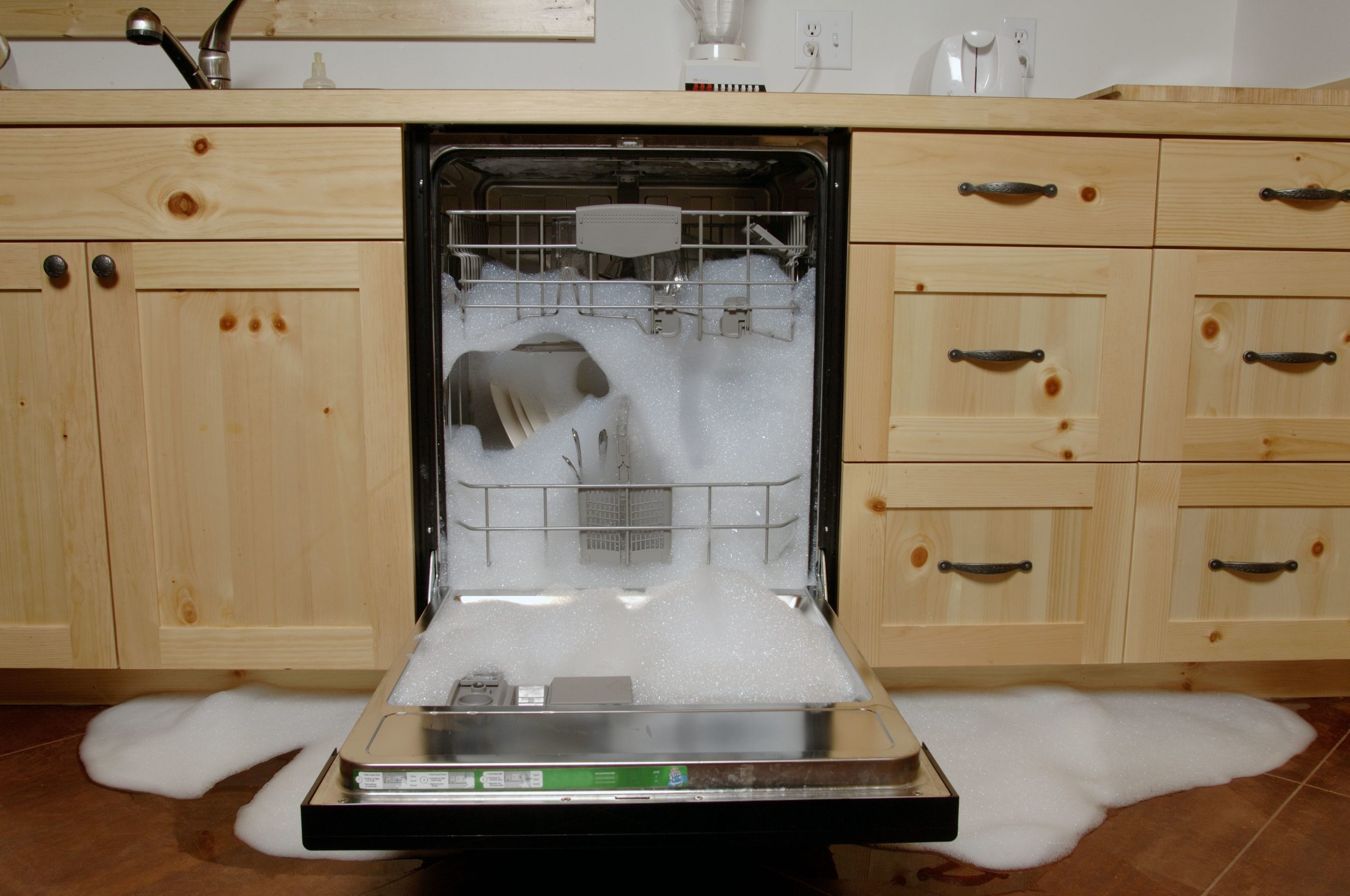 неправильная установка посудомоечной машины