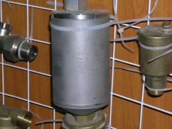 Автоматические воздухоотводчики: каким может быть отсекающий клапан для радиатора и зачем он нужен?