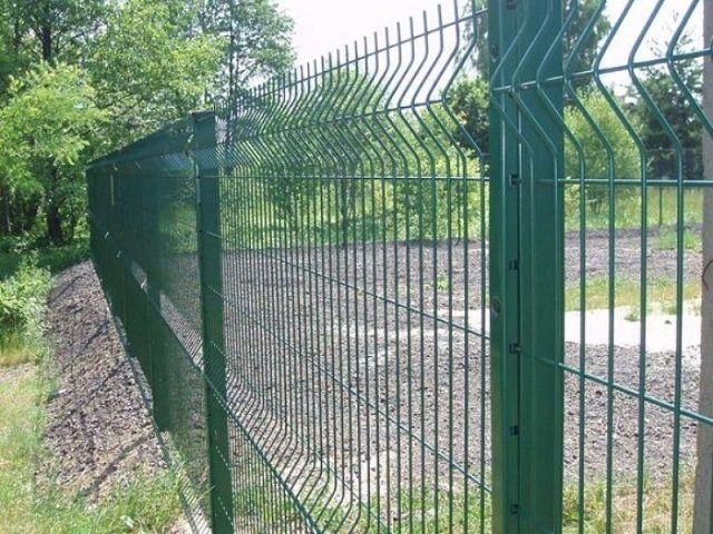 Легкий решетчатый металлический забор