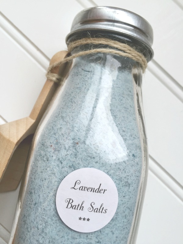 Soak your worries away with these DIY bath salts! They are SO easy to make and are a great gift idea! Free printable labels included!