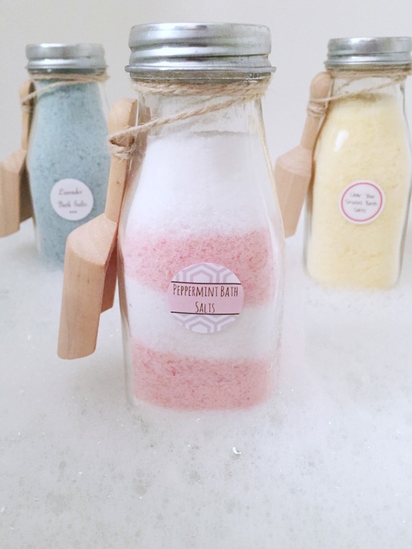 Soak your worries away with these DIY bath salts! They are SO easy to make and are a great gift idea! Free printable labels included!