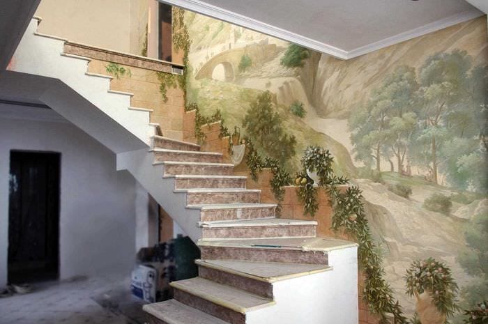 вариант необычного интерьера квартиры с росписью стен
