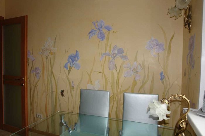 вариант необычного декора квартиры с росписью стен