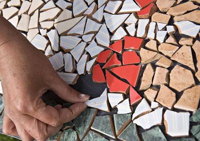 Мозаика из битой керамической плитки своими руками